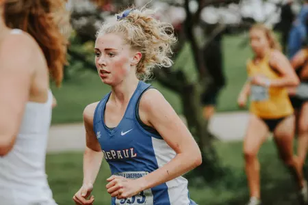 Maret Elgren running at Loyola Lakefront Invite