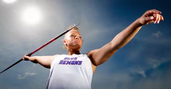 Jade Gates throwing javelin