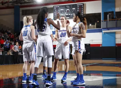 WBB huddle 2019-20