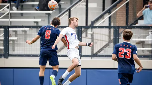 Marek Gonda challenges a ball.