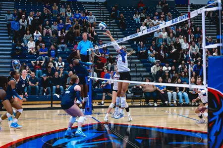 Meghan Scholz blocking at net