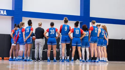 WBB Team Huddle at Practice