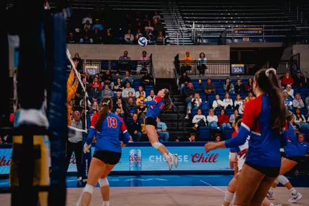 Katelynn Oxley attacking the ball