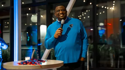 DeWayne Peevy adresses a crowd of supporters