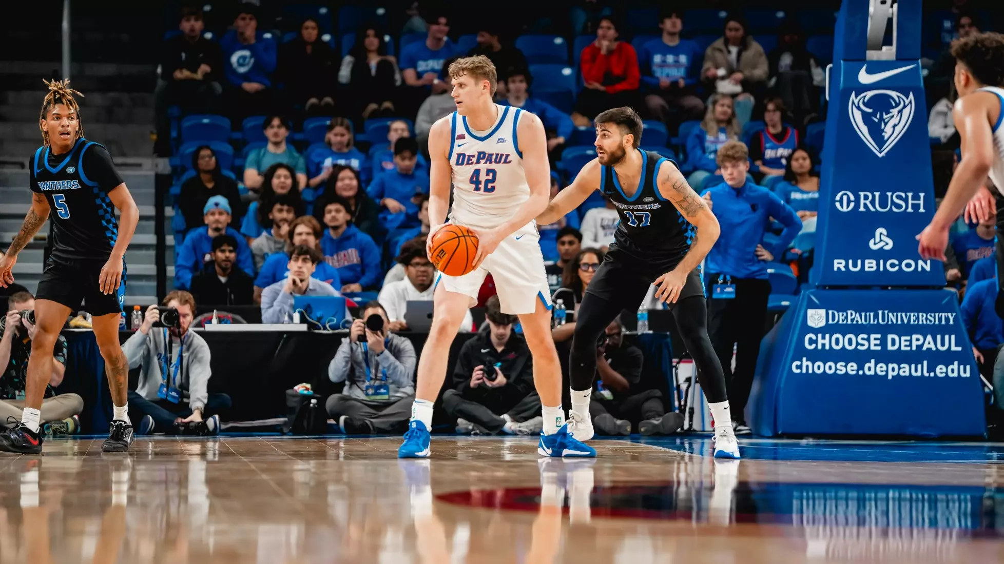 David Skogman looks for a pass