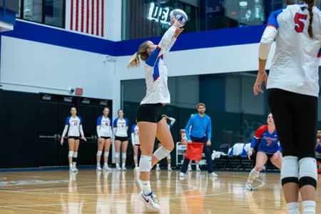 Jill Pressly sets volleyball