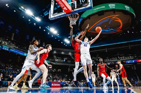 David Skogman draws the contact on a layup