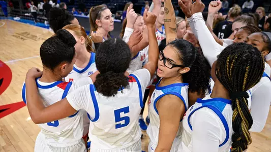 WBB Team Huddle Shot