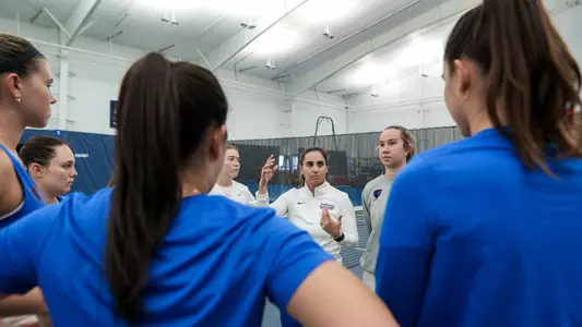 Marisa Arce and women's tennis huddle