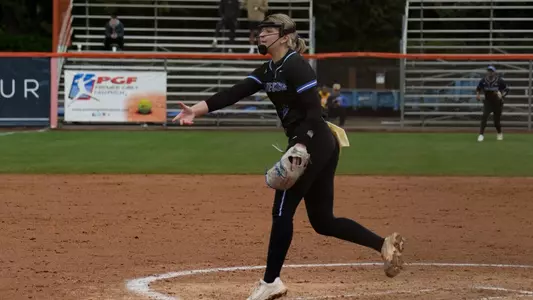Bella Nigey pitching
