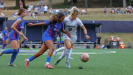 Nahla Dominguez, Mia Veldman attack the ball
