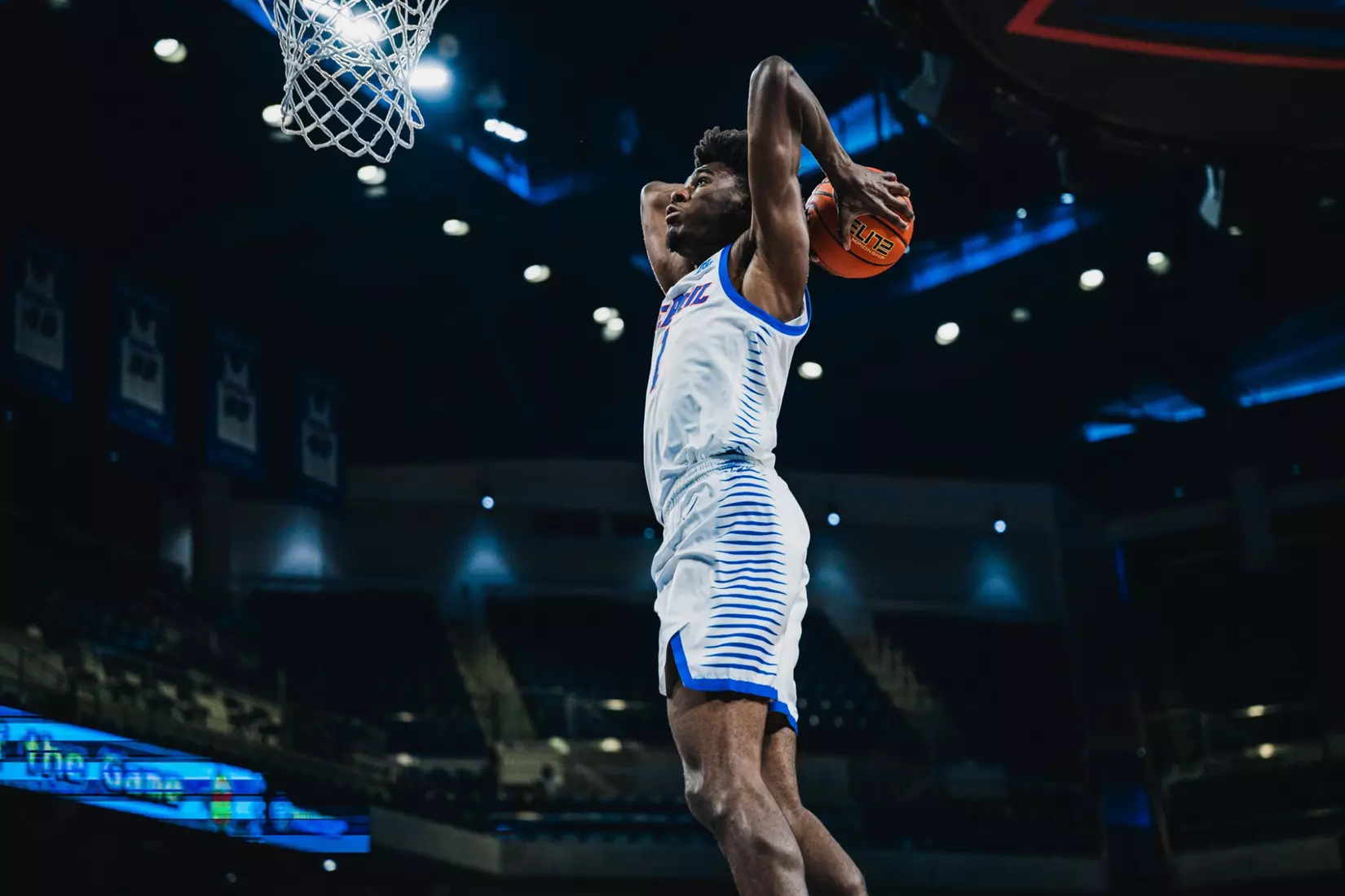 Kaleb Banks going for the slam dunk.