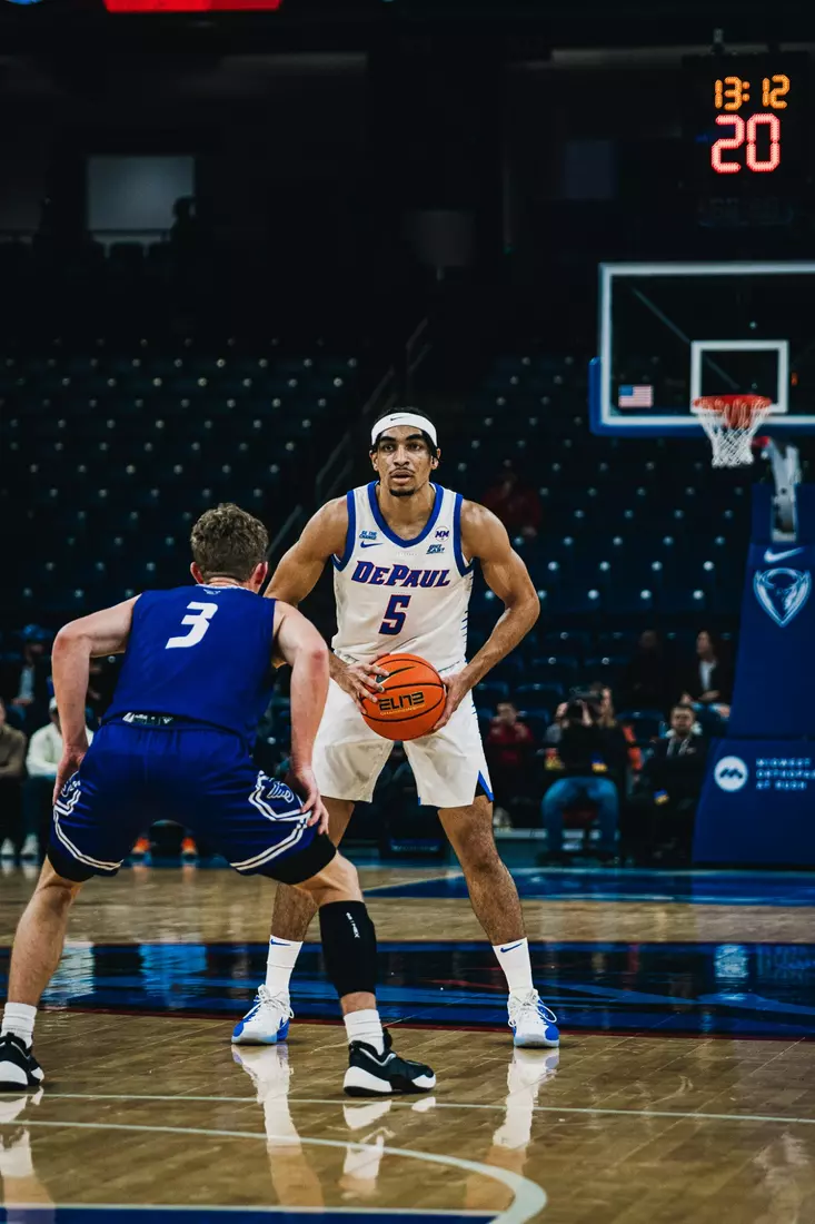 RJ Smith at the top of the key