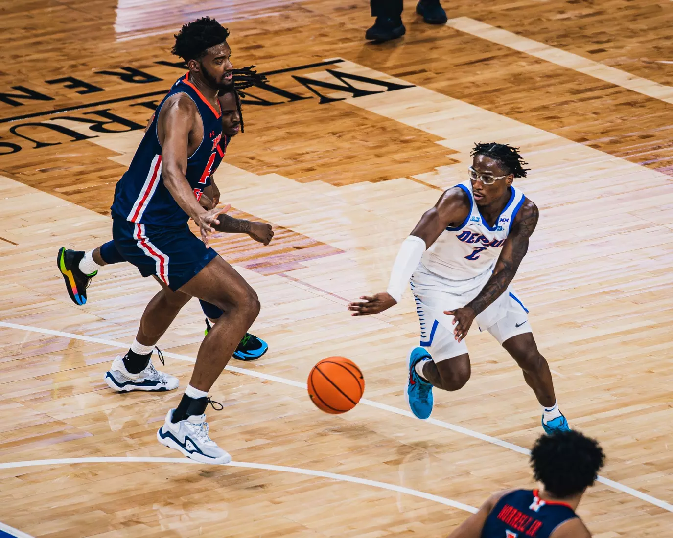 Layden Blocker passes the ball.