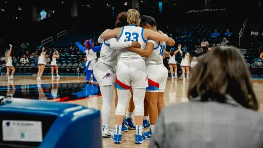 wbb team huddle