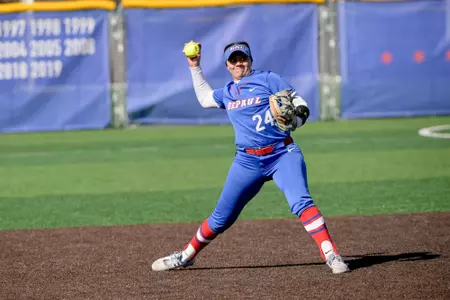 Bibi Rodriguez makes a throw to first base