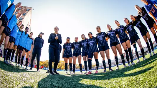 Wsoc team huddle