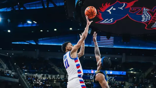 CJ Gunn shooting a 3-pt jumper