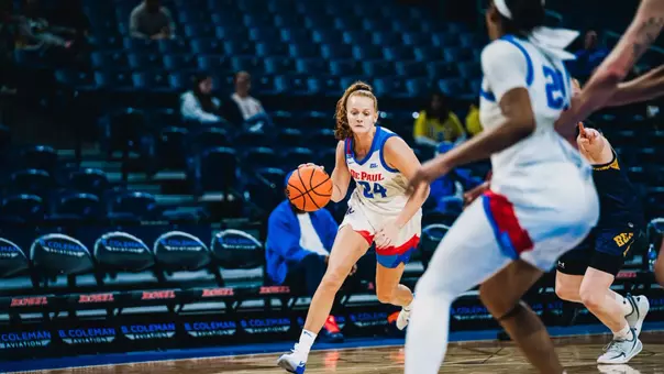 Ally Timm dribbling towards the 3-point line.