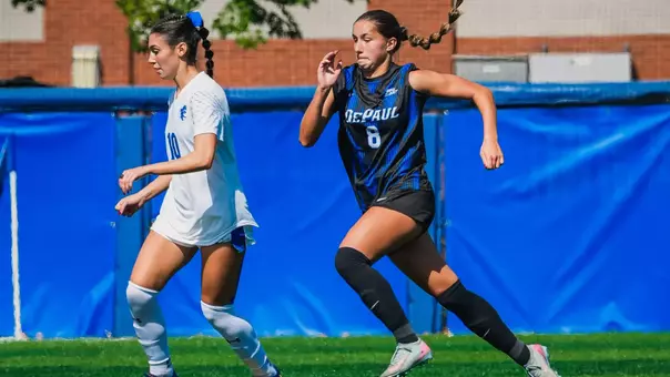 Carolina Capizzi makes a break down the pitch.
