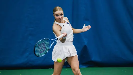 Eleanor Cochran strikes a forehand
