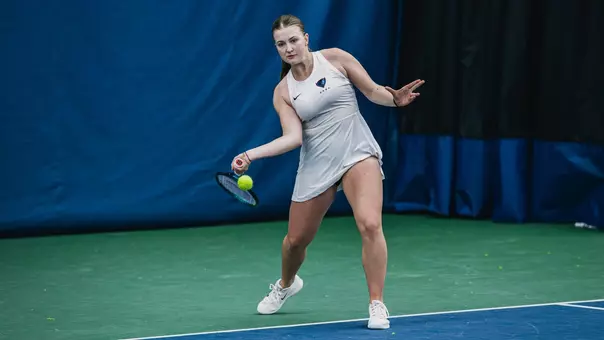 Clara Nilsson forehand