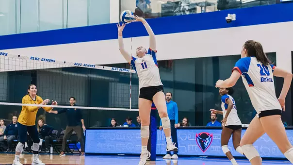 Amanda Saeger sets the ball