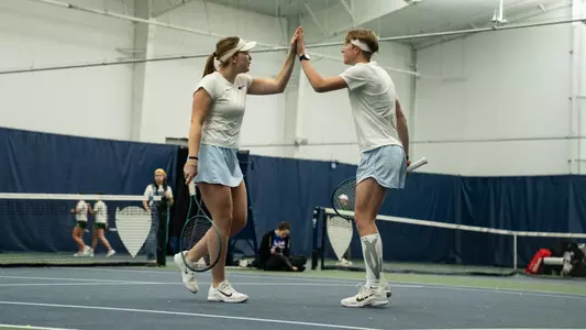 Hannah Smith and Clara Nilsson high five