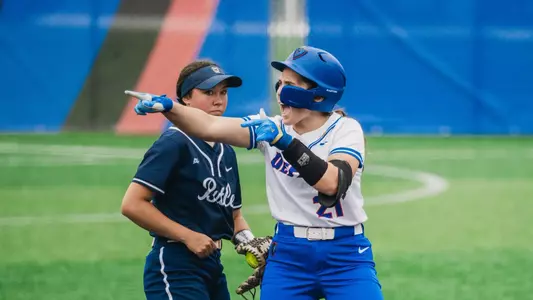 Lydia Ettema celebrates on base