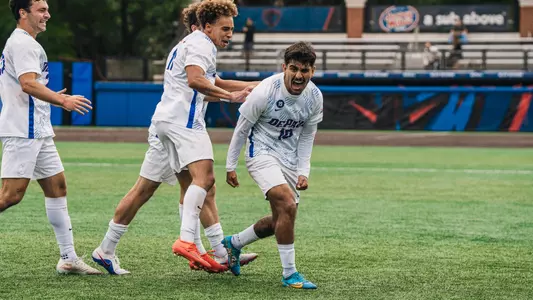 Noeh Hernandez celebrates goal with teammates