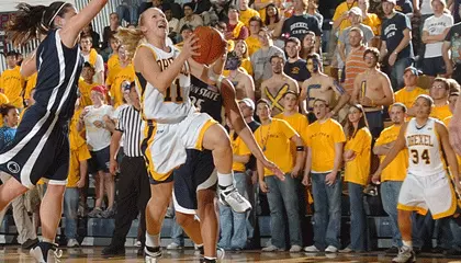 Dragons Shoot Past Seahawks, 71-59, in Wilmington Image