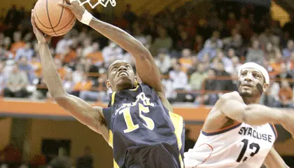 Men's Basketball Stuns Syracuse, 84-79 Image
