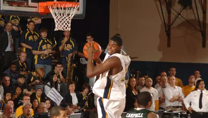 Men's Basketball Defeats Delaware in Newark, 69-61 Image