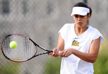 Women's Tennis Posts Convincing 6-1 Win Over Towson Image
