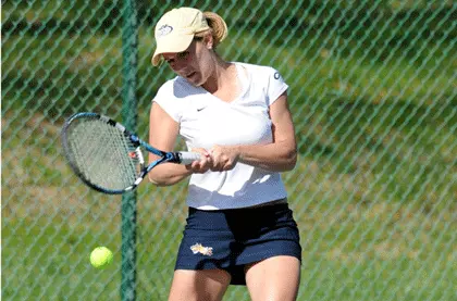 Women's Tennis Blanks La Salle 7-0 In Regular-Season Finale Image