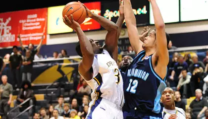 Mason Edges Drexel in Final Seconds, 49-48 Image