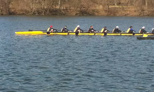 MenV8Boat