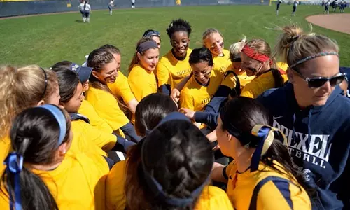 softball huddle