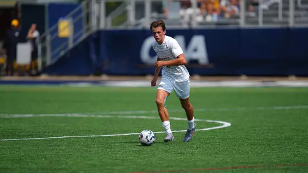 Morgan Wosfold-Gregg stepping to pass the ball