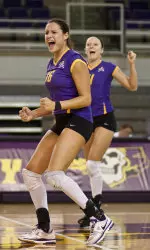 Sophomore setter Zarah Cecich