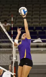 Sophomore setter Zarah Cecich