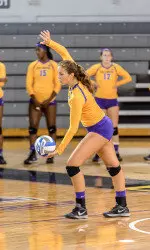 Sophomore outside hitter Ashton Mares