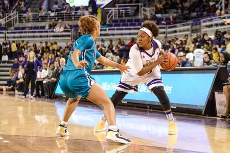 Antoinette Bannister vs. UNCW - 2016