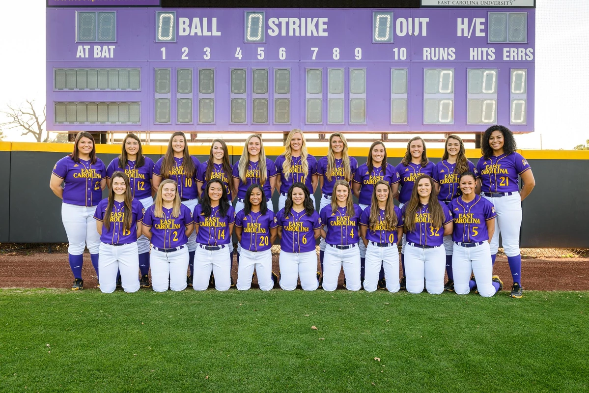 2017 Softball Team Photo