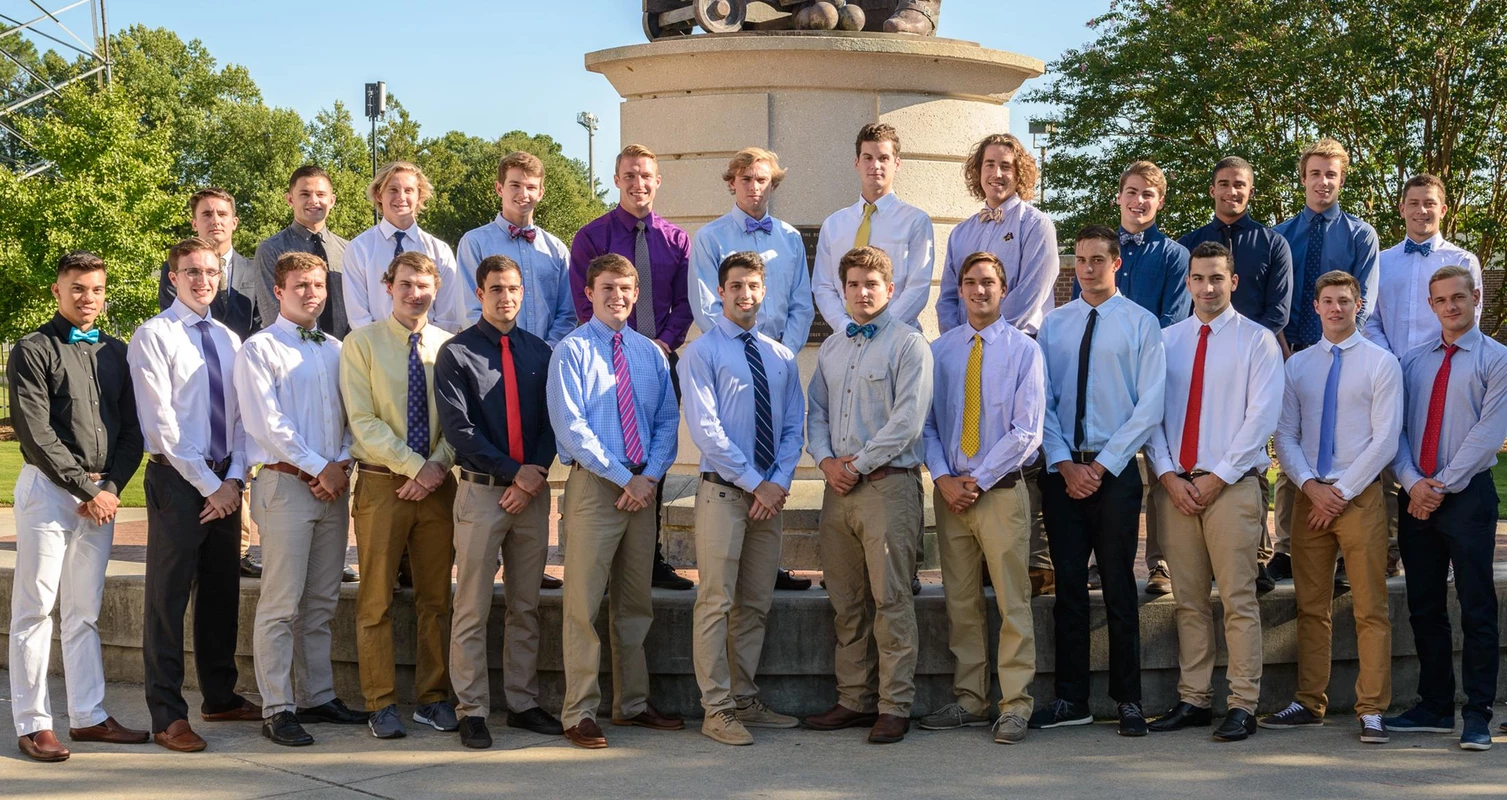 2017-18 Men's Swimming & Diving Team