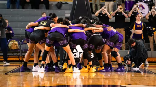WBB Final huddle