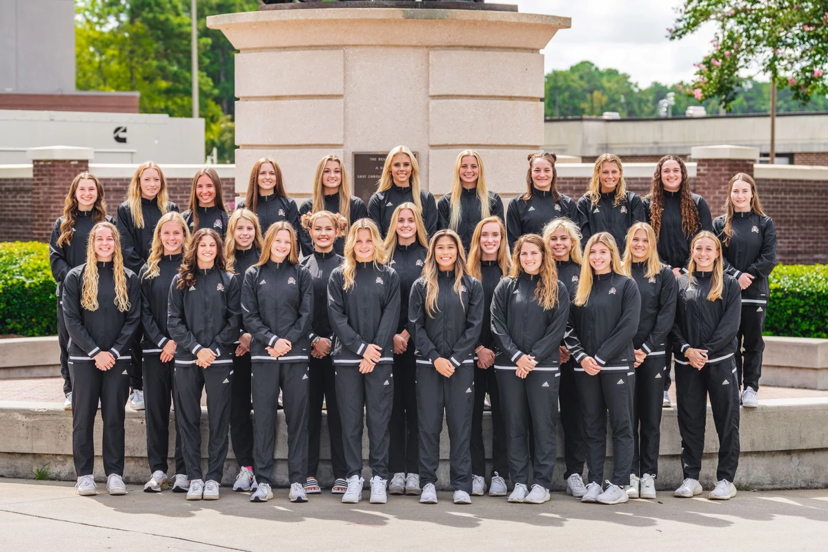 2022-23 Swimming-Diving Team Photo