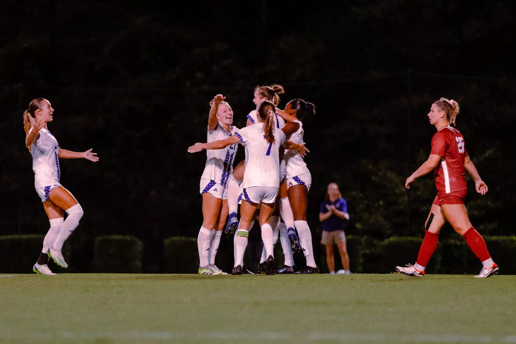 Pirates defeat Temple, 4-0