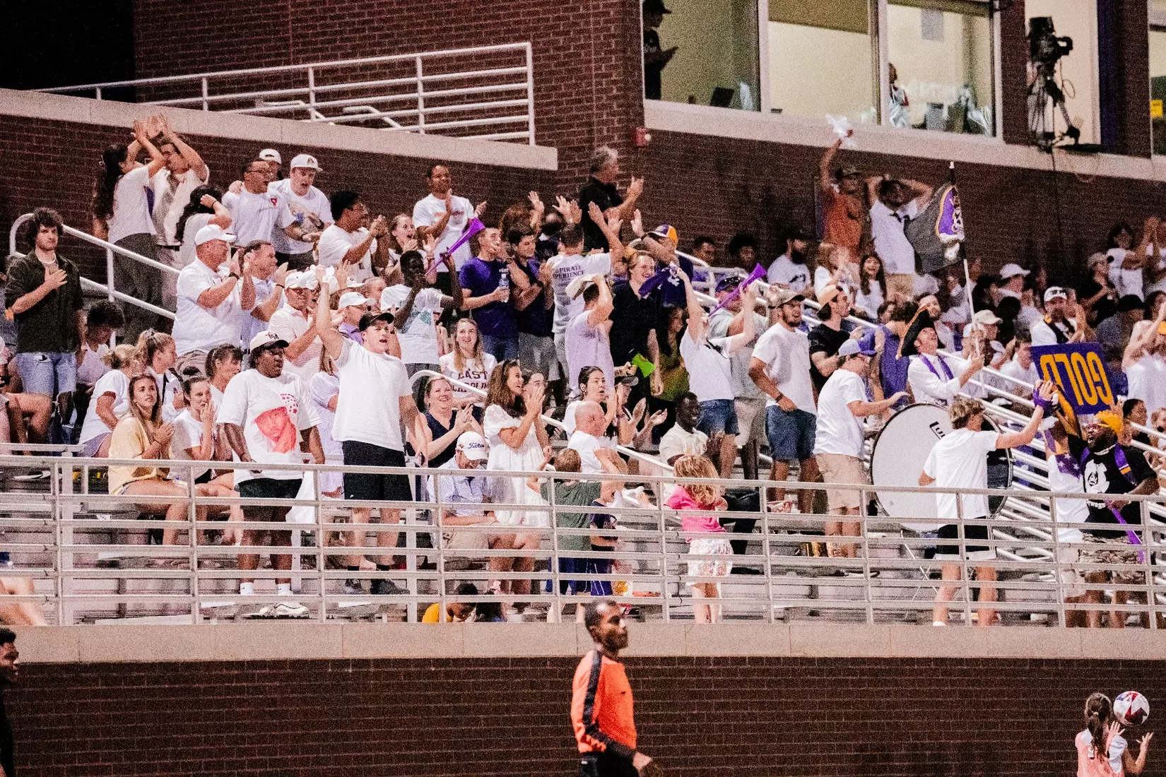 863 fans attended, fifth-most in Johnson Stadium history