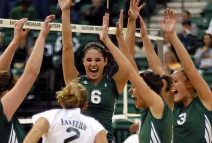 Volleyball Sweeps Delaware State, 3-0 Image